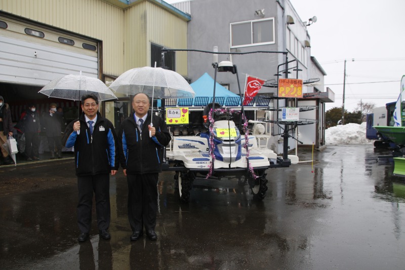 ヰセキ北海道　道内各地で春の展示会北　海道仕様ロボ田植機 由仁会場で披露し関心集める　